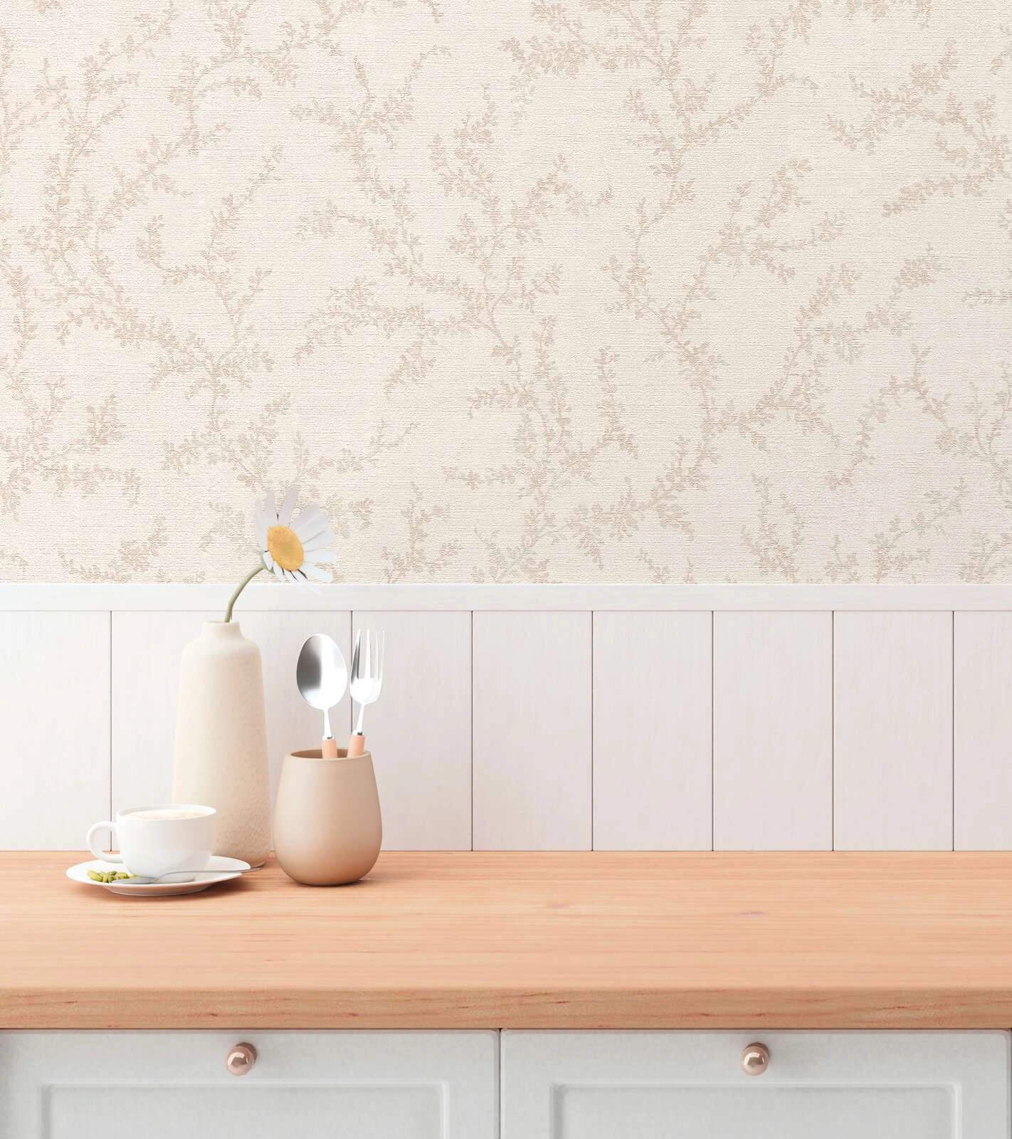 Design tapéta krém apróleveles inda mintával