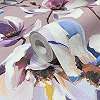 Design tapéta lila alapon akvarell virágos mintával