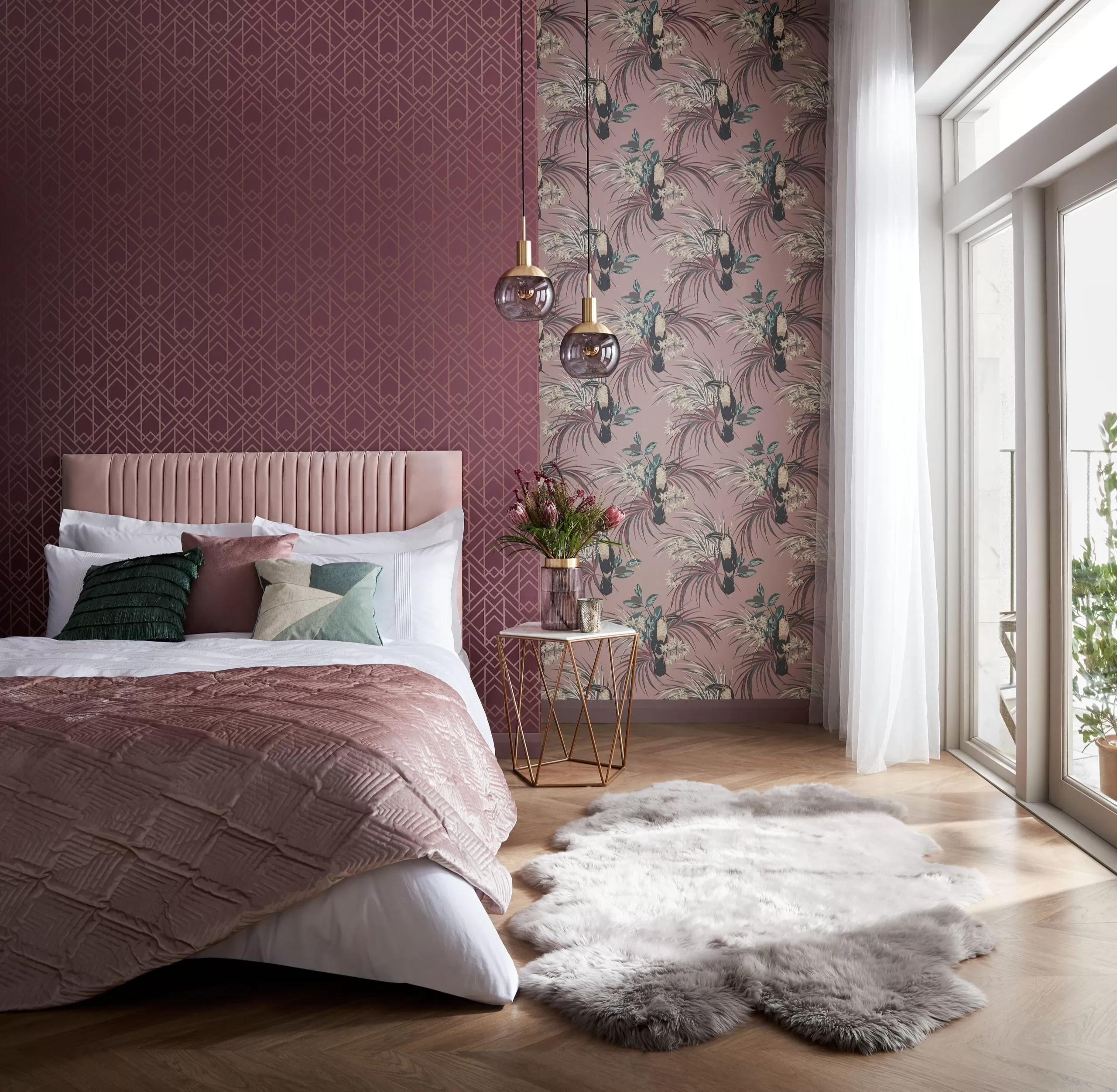 Design tapéta rosegold lila geometriai mintával