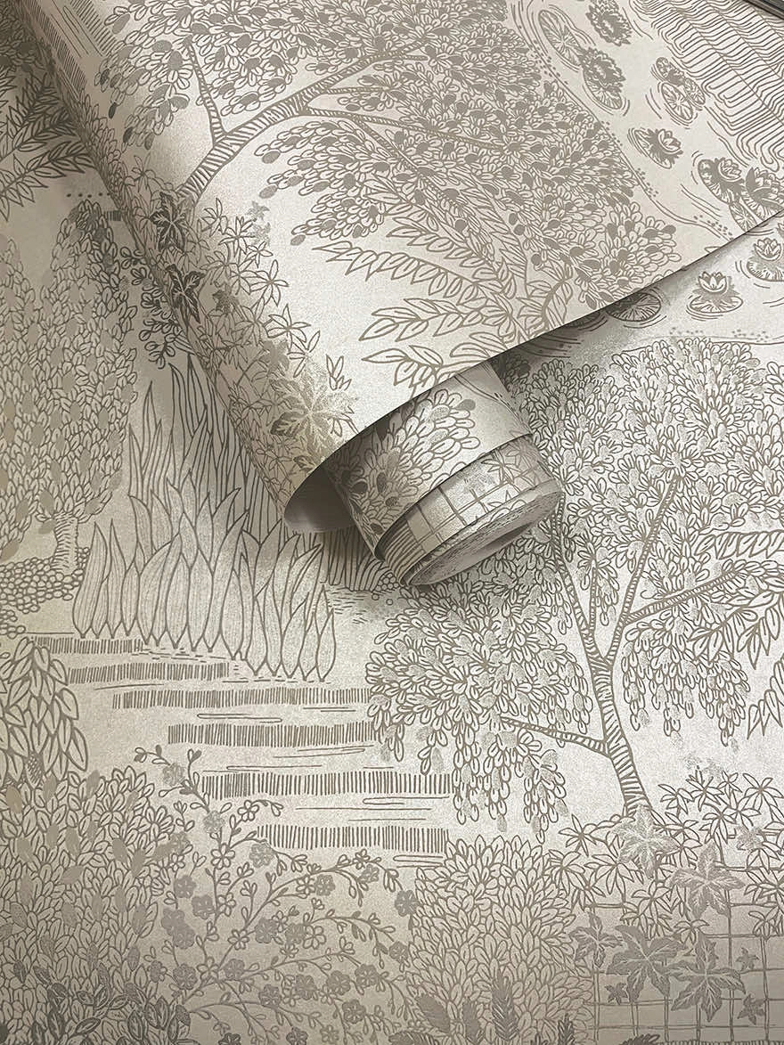 Design tapéta szürke és enyhe ezüstös levél és fa mintákkal 