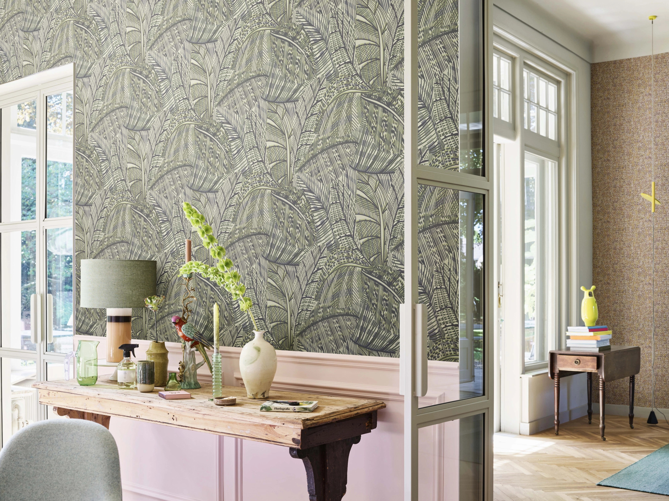 Design tapéta zöld modern pálmaleveles mintával