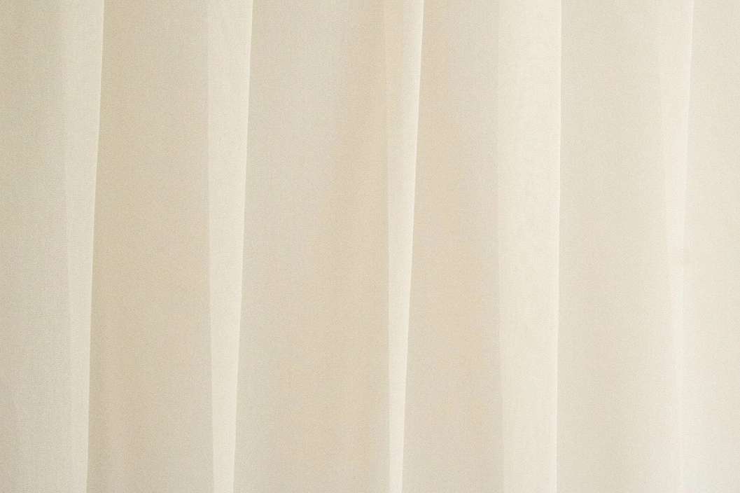 Egyszínű fényáteresztő apró hálós mintázattal beige fehér színben