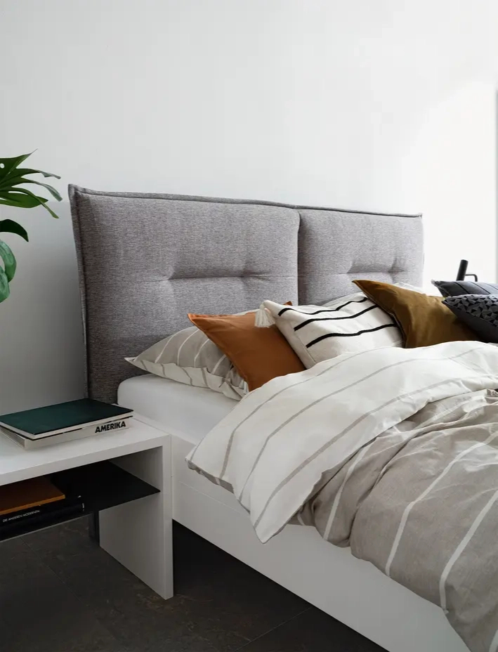 Egyszínű textilmintás meleg törtfehér tapéta