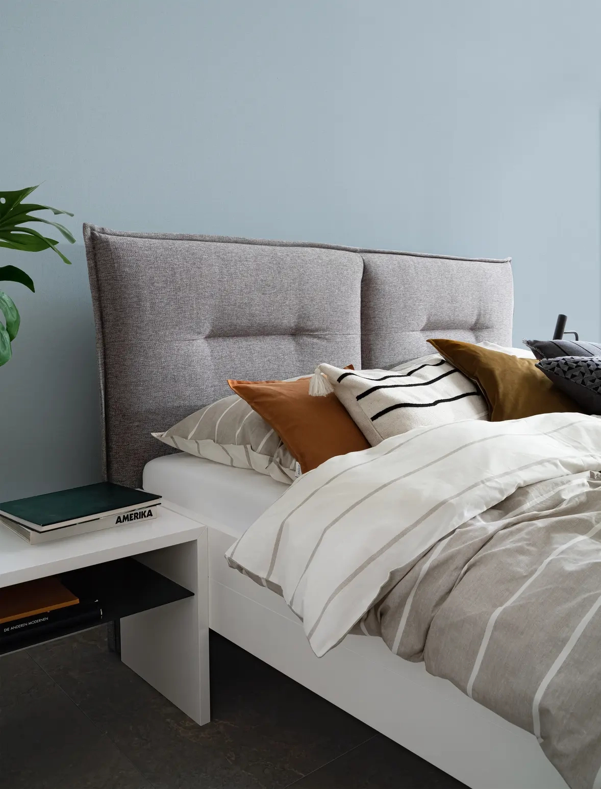 Egyszínű textilmintás poroskék tapéta