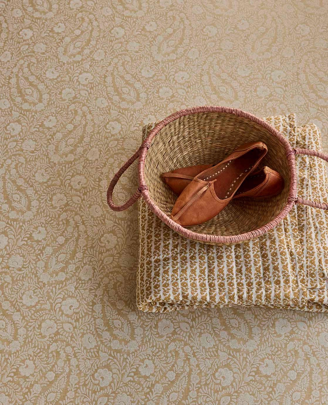 Eijffinger virág mintás beige színű vinyl design tapéta