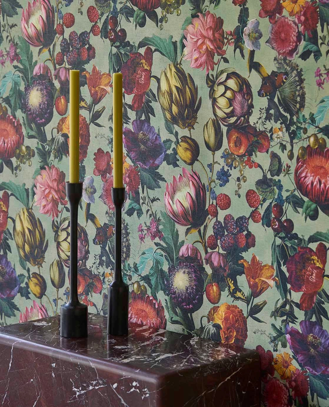 Eijffinger zöld háttéren bordó és lila színű virág mintás design tapéta