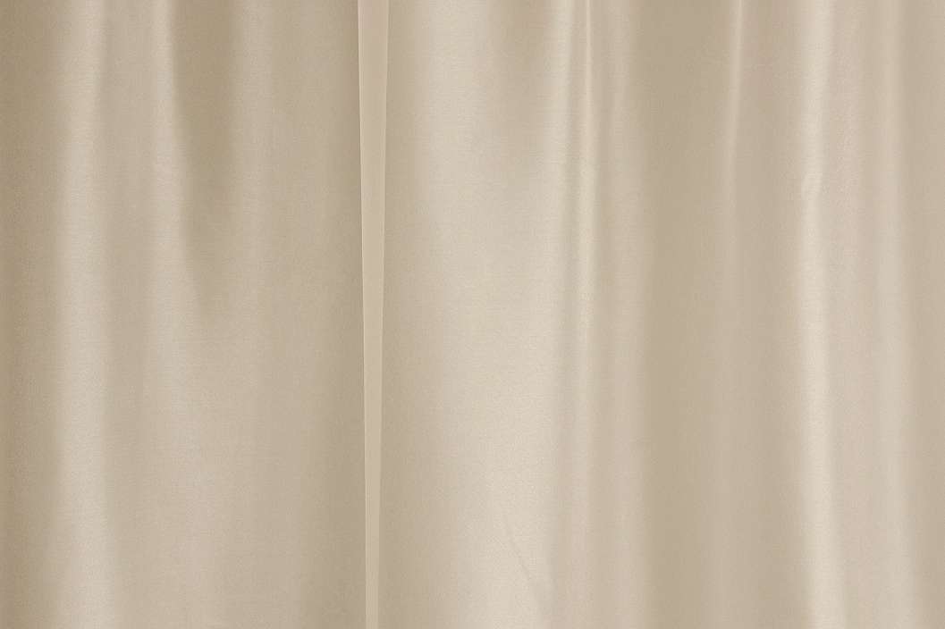 Ekrü fényes fényáteresztő függöny anyag 300cm magas olomzsinorral