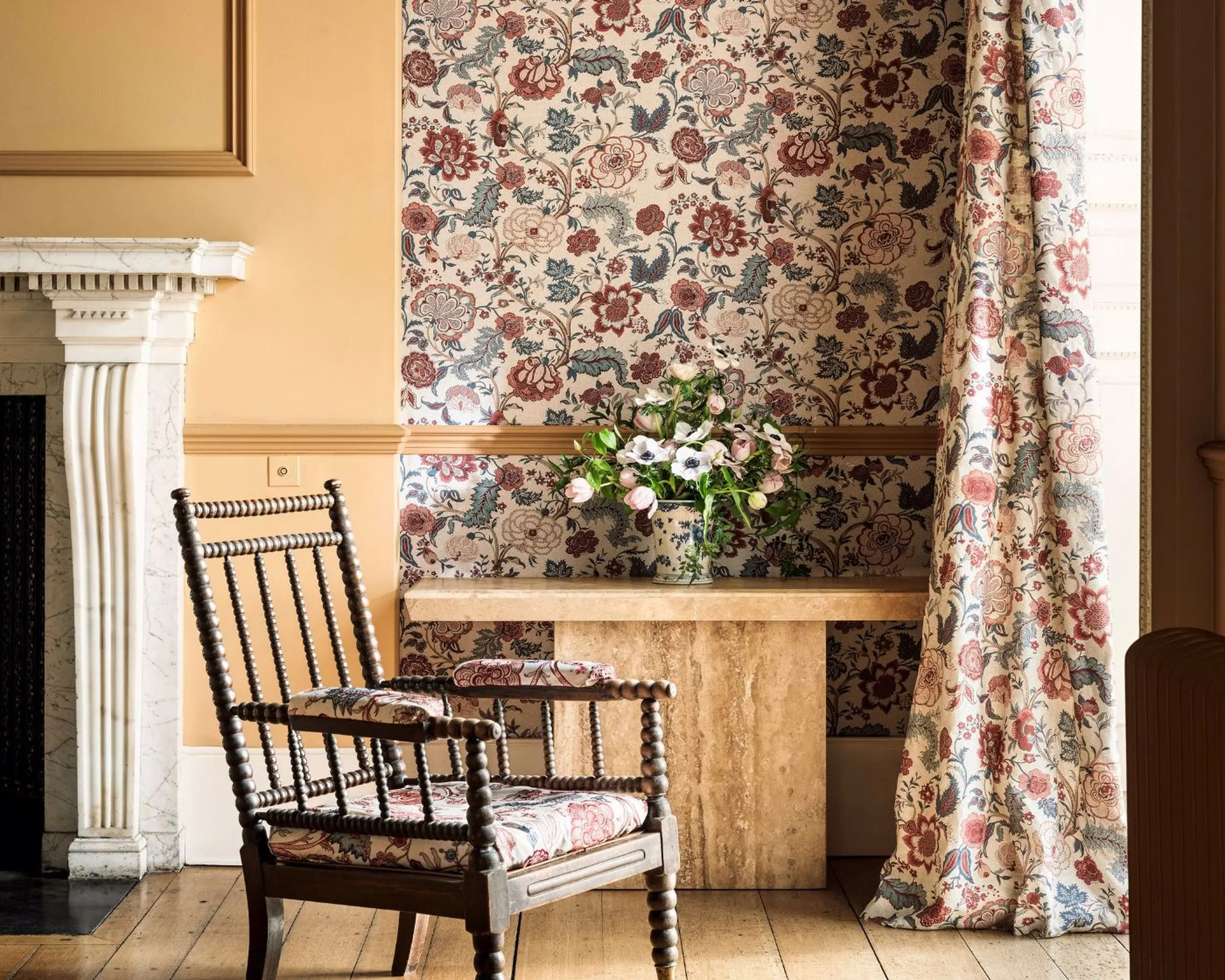 Elegáns angol design tapéta virág és levél mintával zöld színben