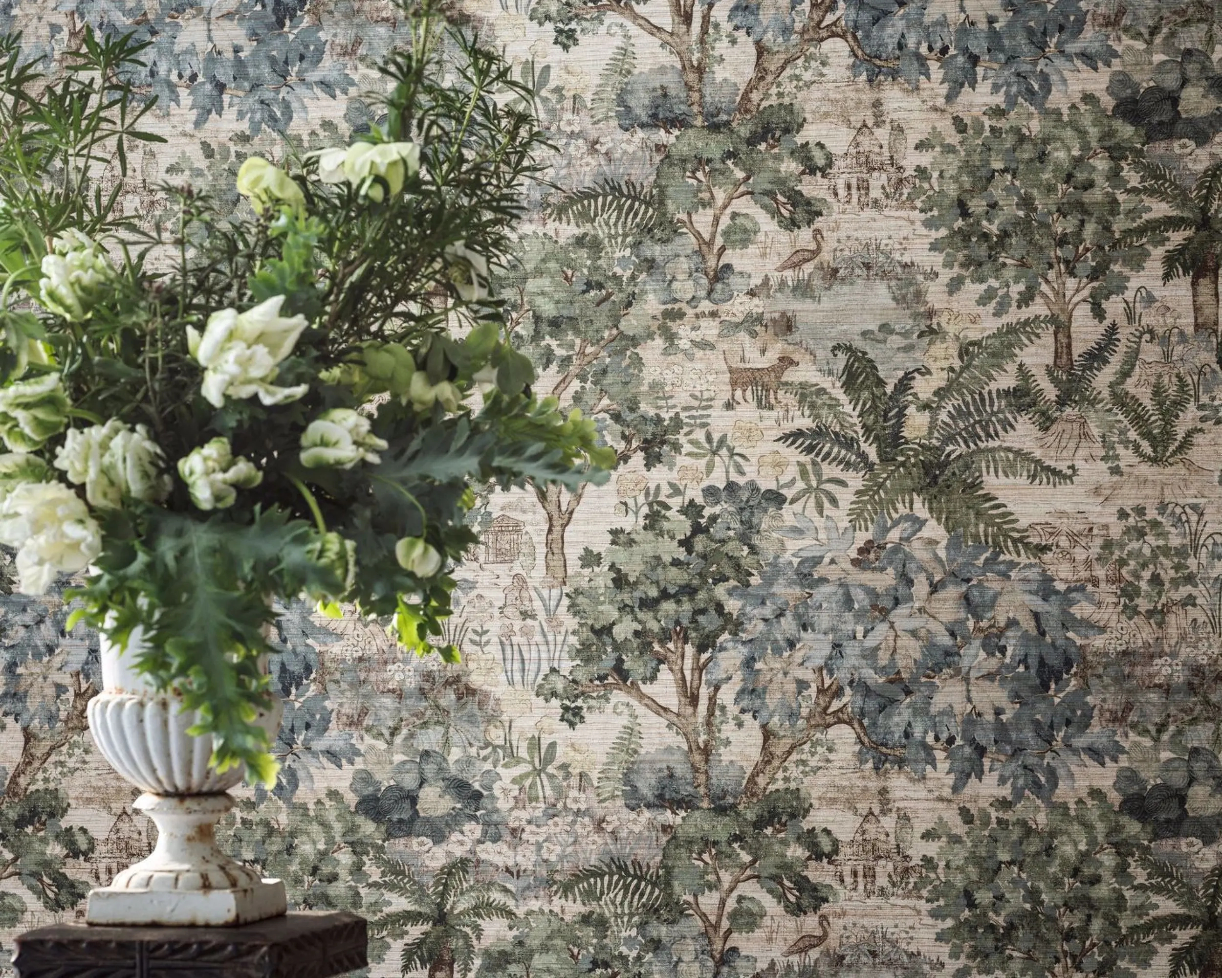 Elegáns angol fotótapéta fák és virágok mintával