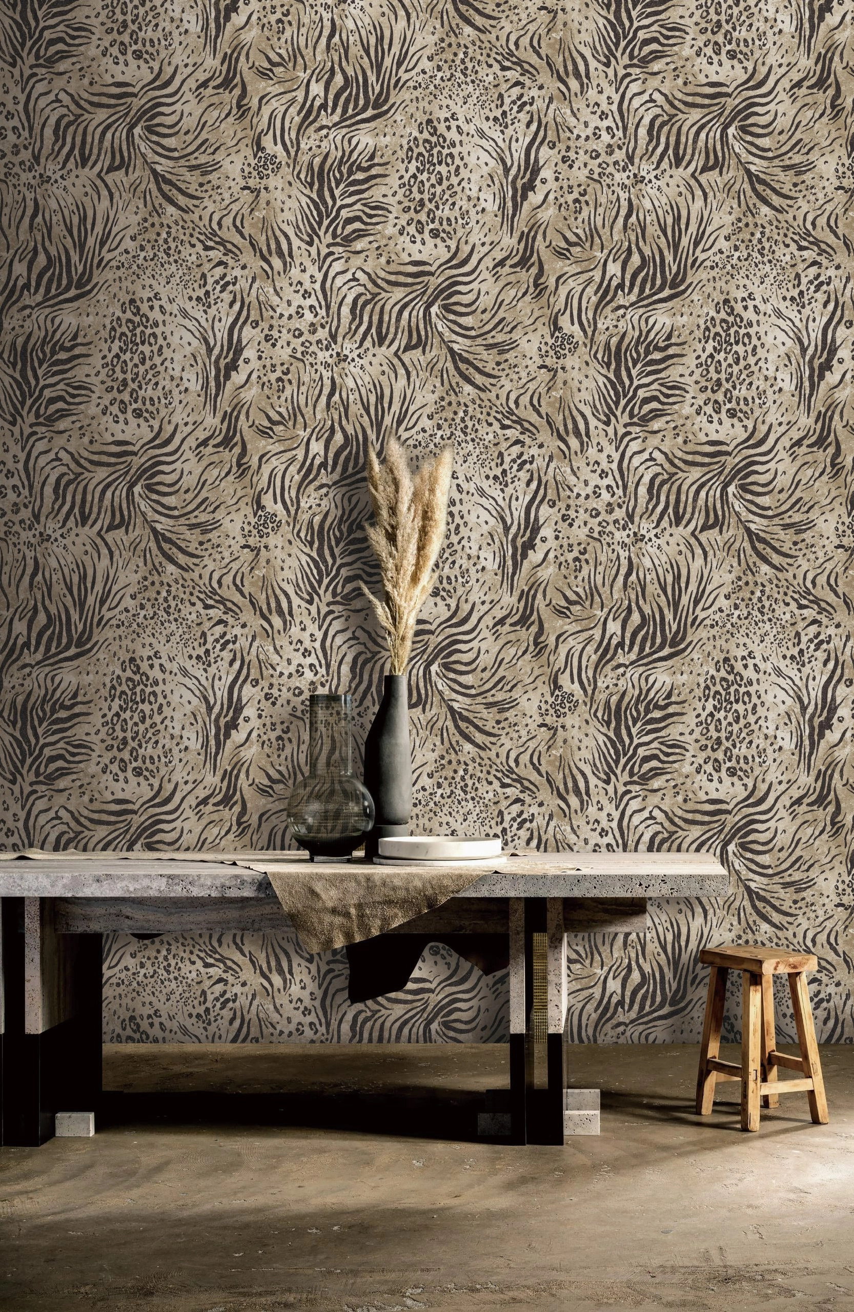 Elegáns dekor tapéta stilizált állat mintával antracit és antracit csillámos színben