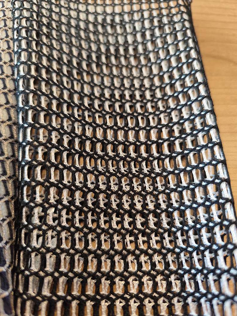 Elegáns fényes háló mintás deisng függöny textil fekete ezüstös szürke színben