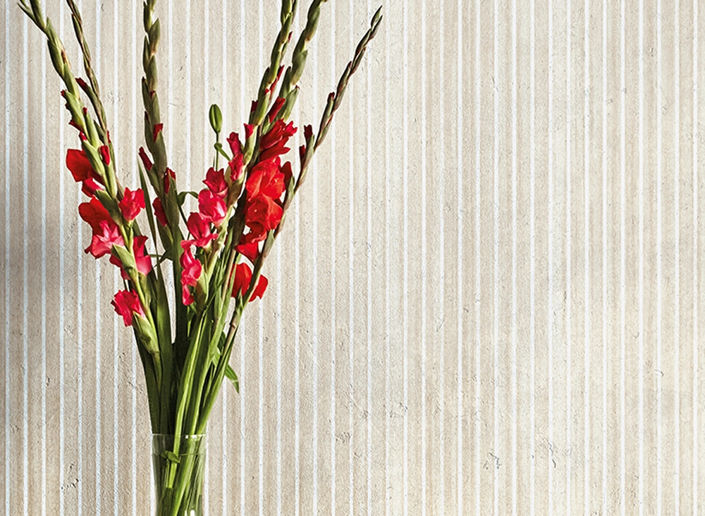 Elegáns Jannelli design tapéta barna és bordó színű fahatású keskeny csíkos mintával