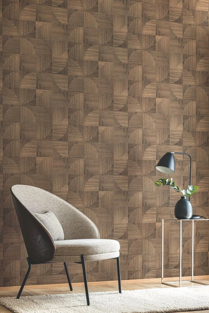 Fahatású geometrikus mintás design tapéta sötétbarna színben