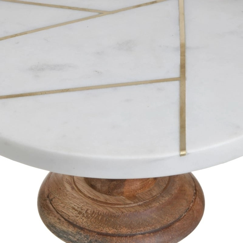 Fehér márvány torta álvány fa talpal arany geometrikus mintával