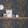 Fekete aranysárga japán stílusú virágmintás modern vlies design tapéta