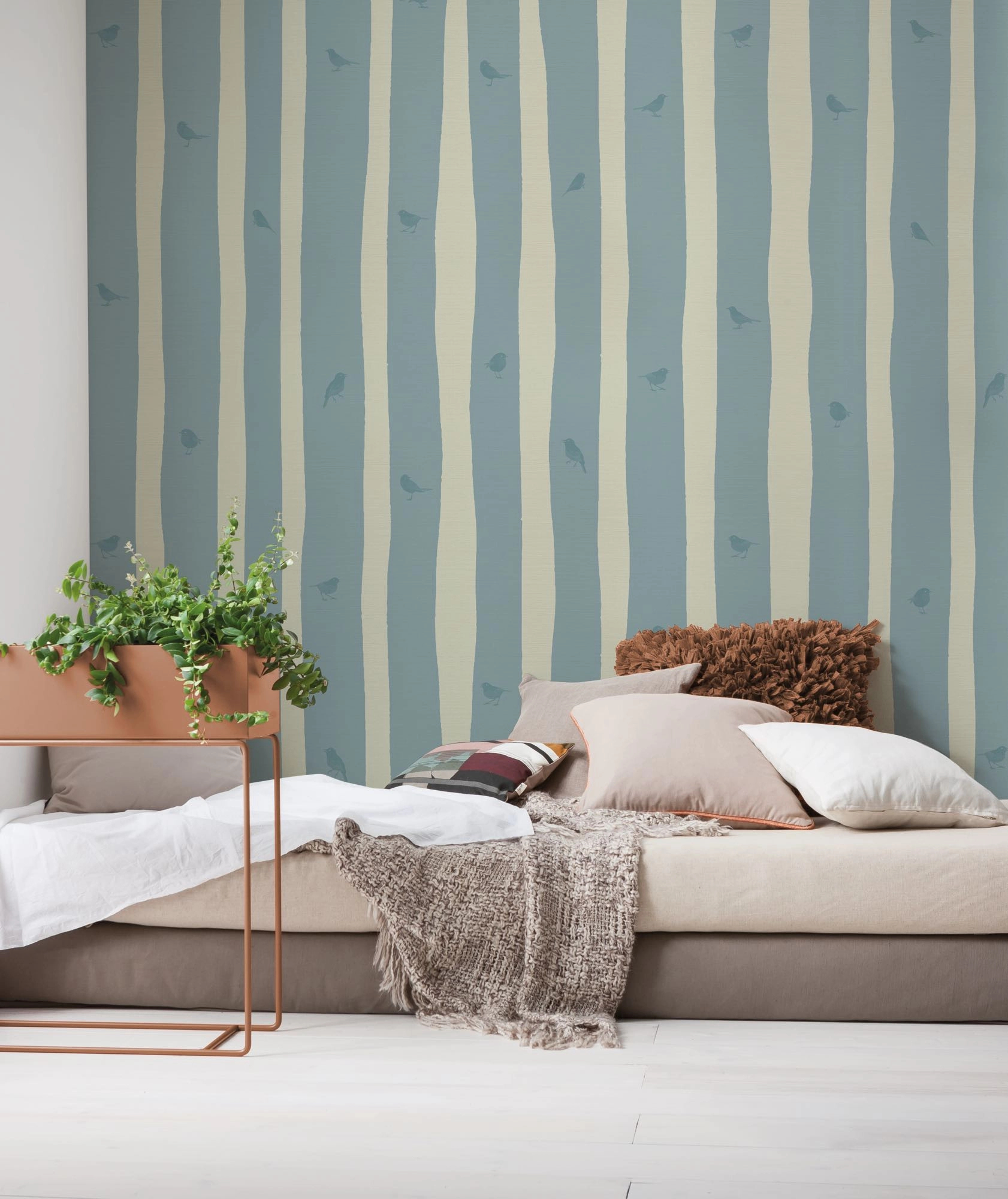 Fotótapéta vastag csíkos és madár mintával