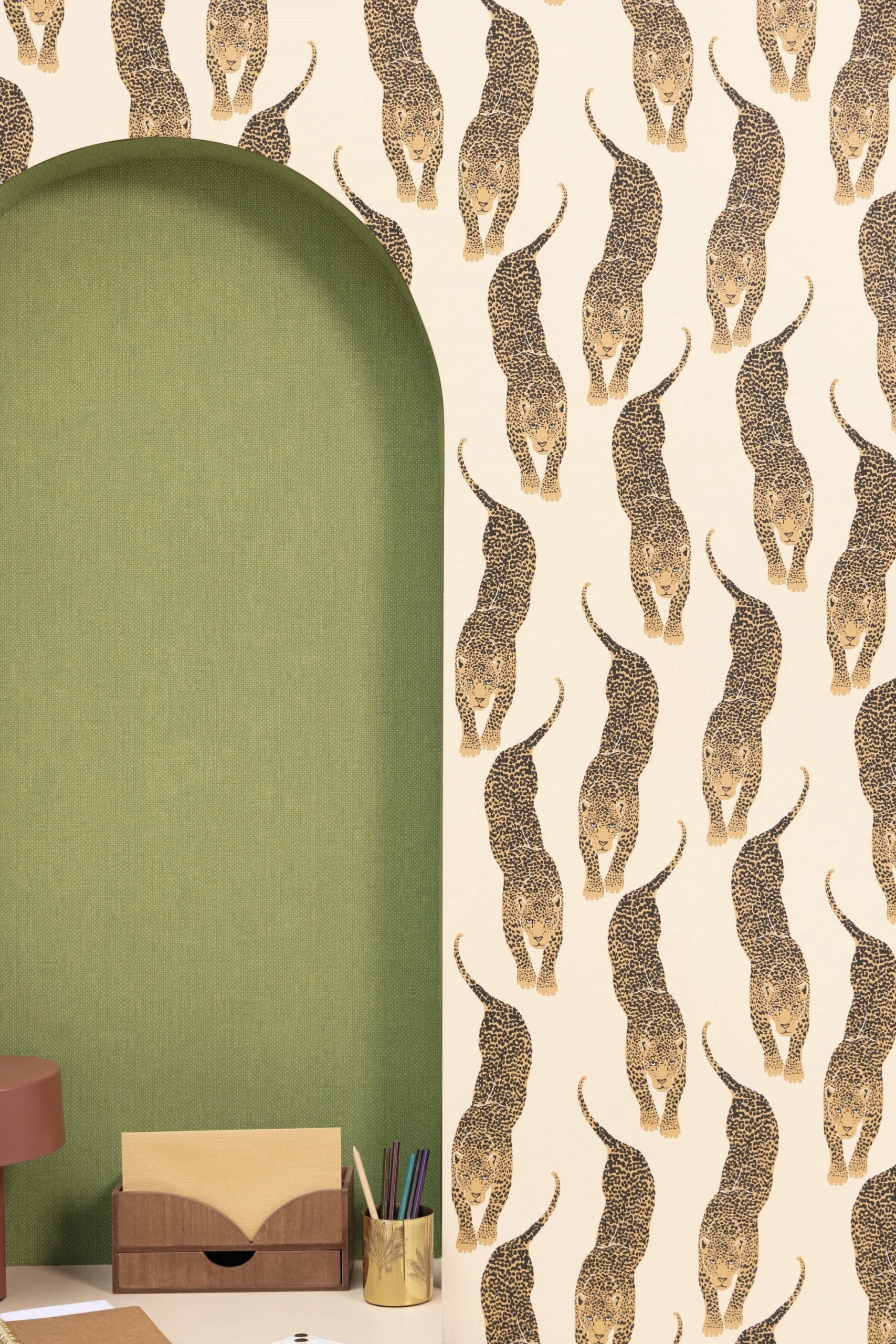 Francia design tapéta leopárd mintával
