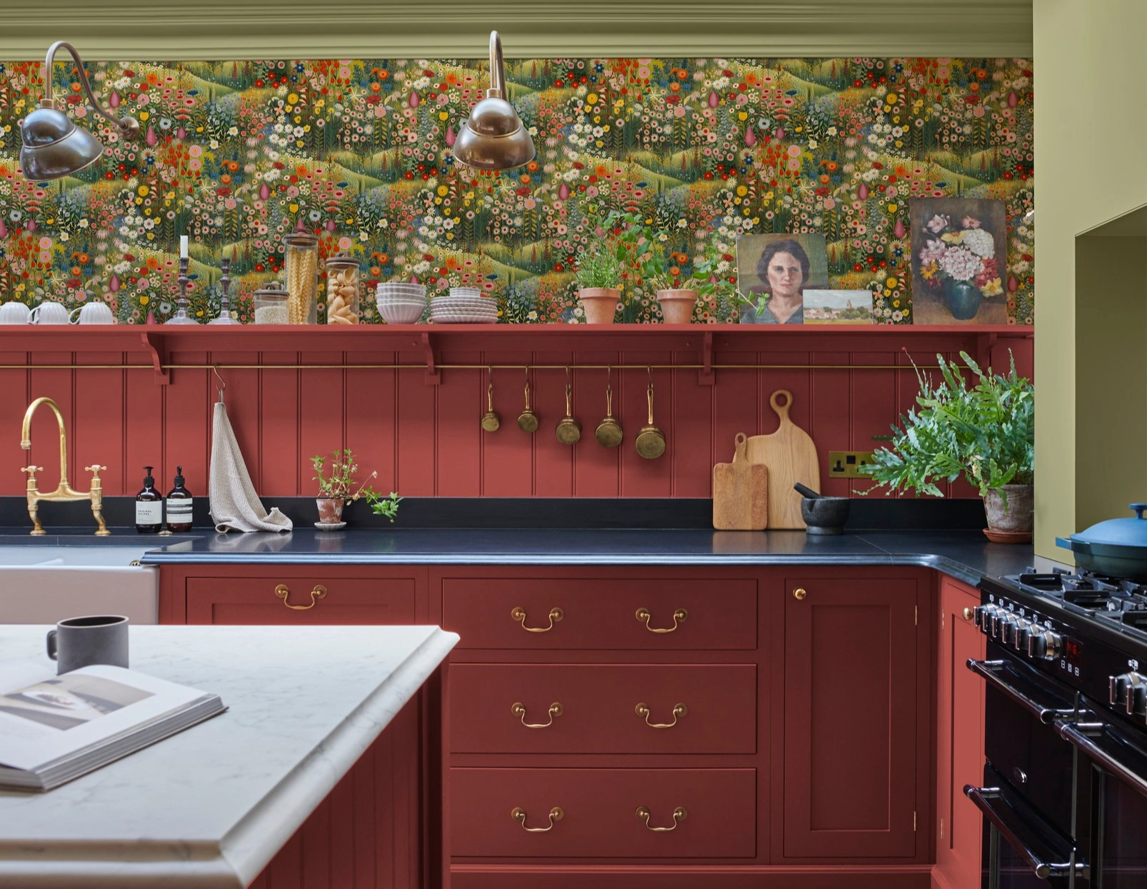 Graham dekor tapétavirágos mező mintával világoszöld piros és rózsaszín színben