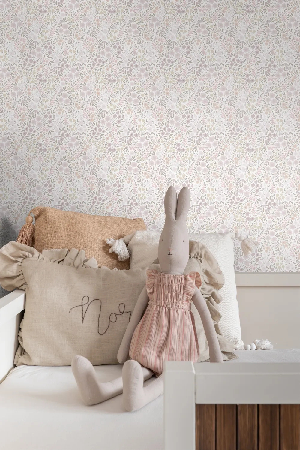 Gyerek dekor tapéta apró virágos mintás beige színben