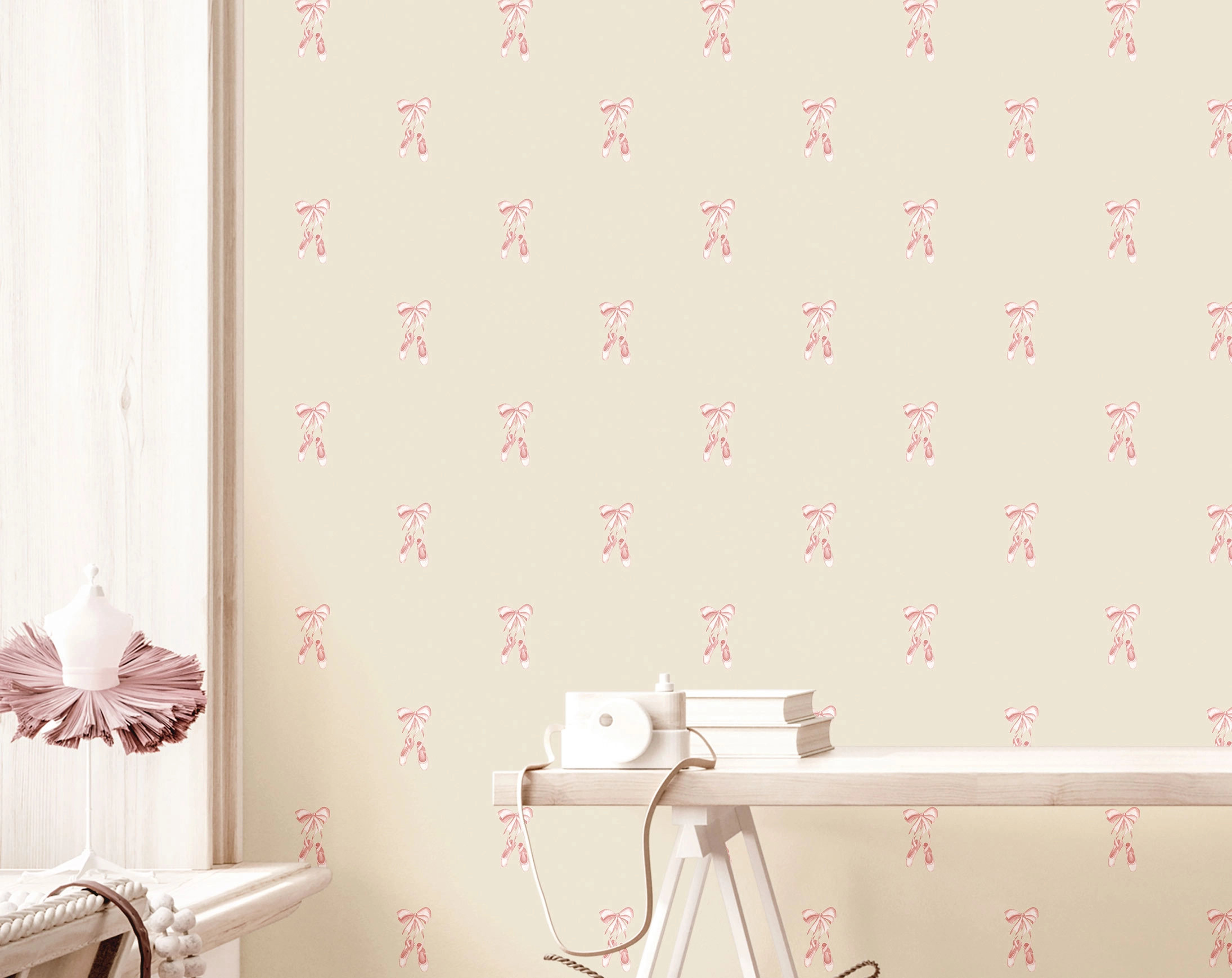 Gyerek dekor tapéta balerinacipő mintával beige rózsaszín színben