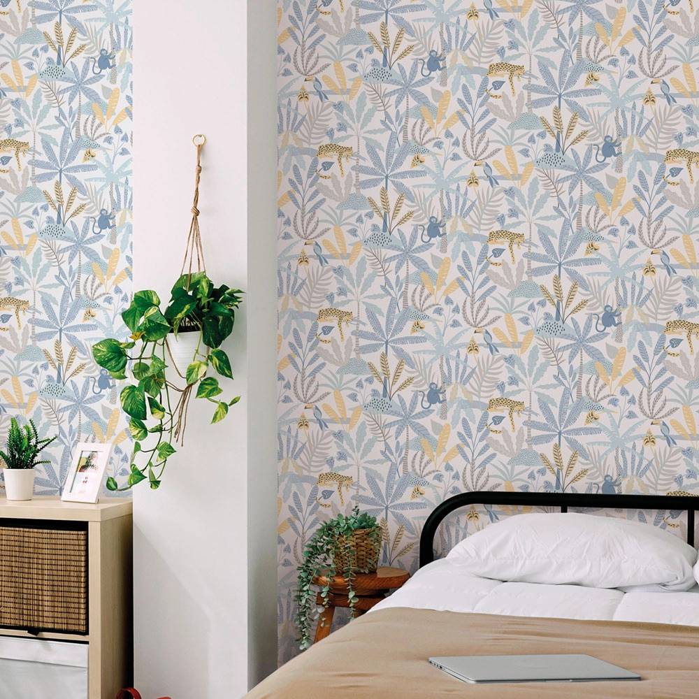 Gyerek dekor tapéta kék és sárga színben dzsungel és állatvilága mintával