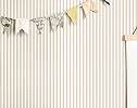 Gyerek dekor tapéta keskeny csíkos mintával barna színben