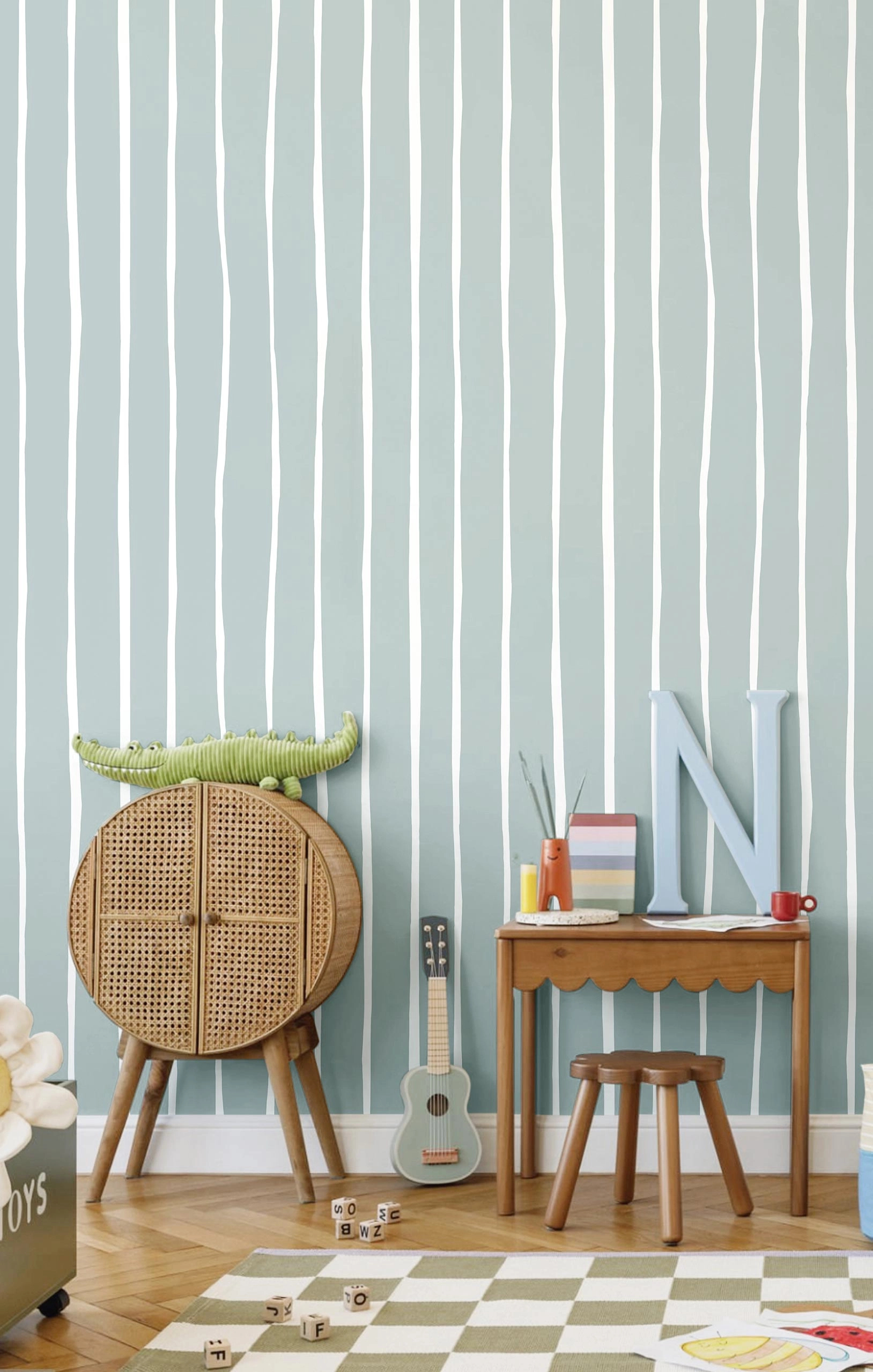 Gyerek dekor tapéta széles csíkos mintával kék színben