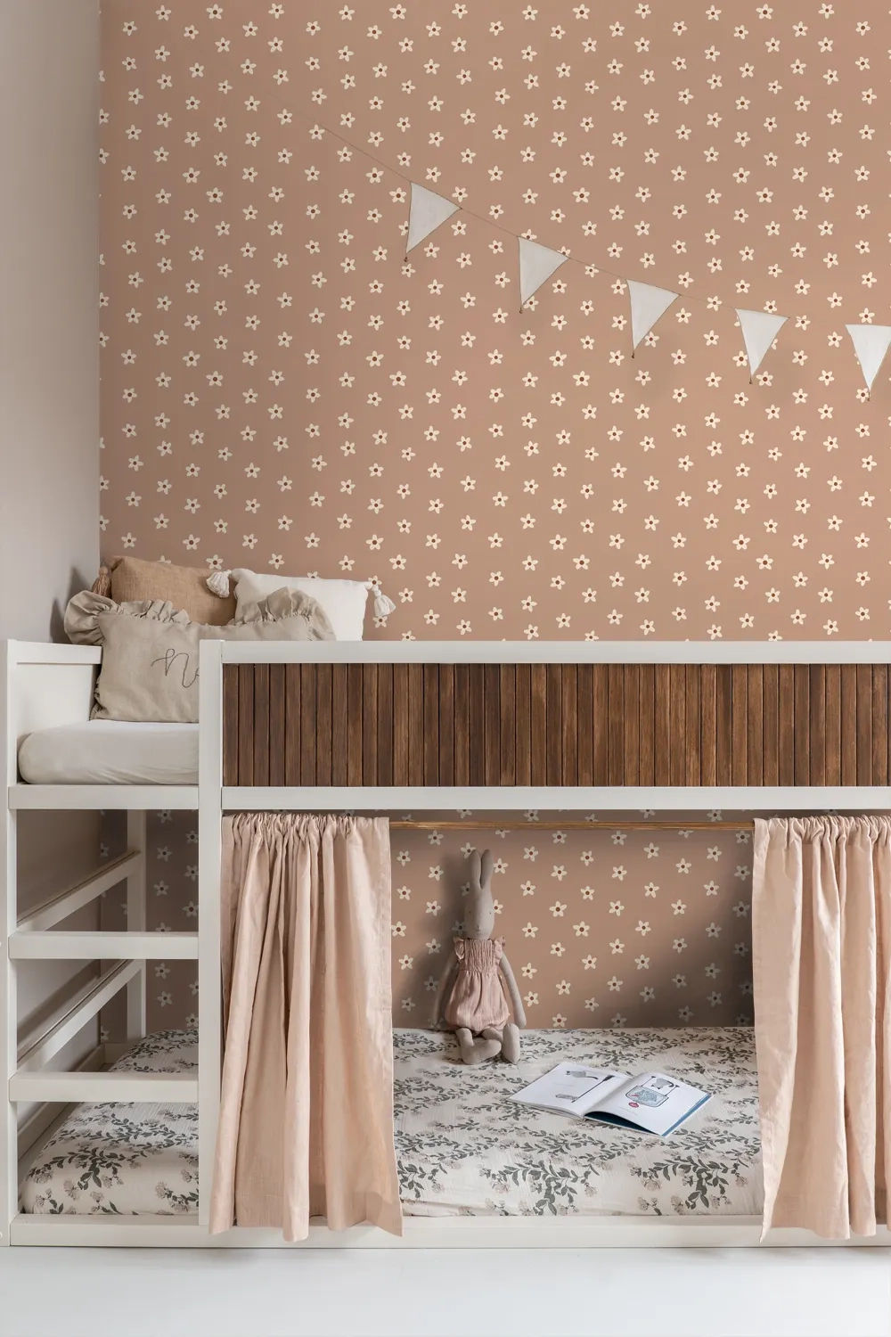 Gyerek dekor tapéta virág mintás barna színben