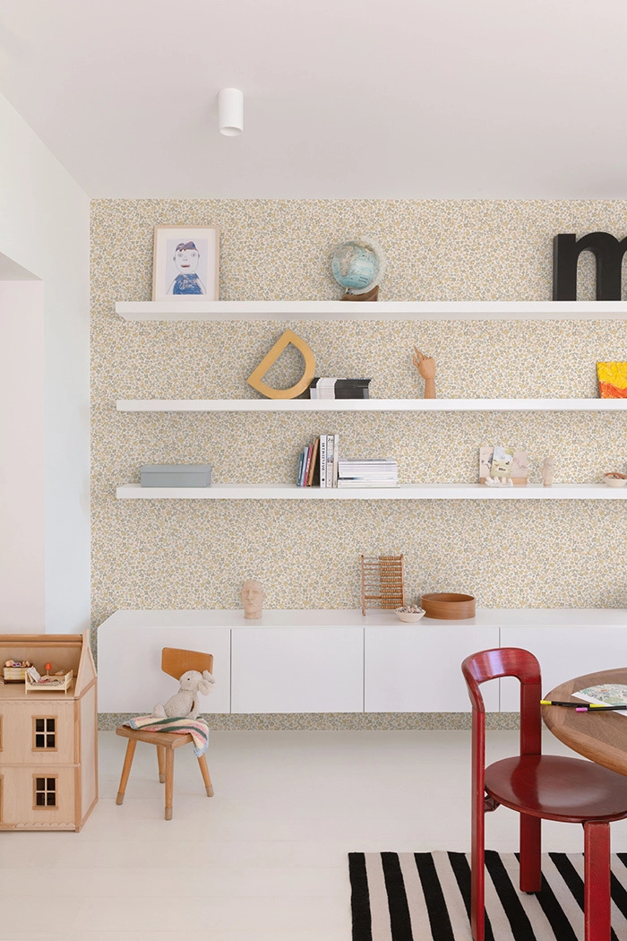 Gyerek tapéta apró natúr virágos mintával mosható