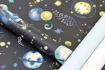 Gyerek tapéta űrhajós mintával pasztel fekete színben