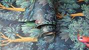 Kék botanikus dzsungel mintás tapéta papagáj mintával