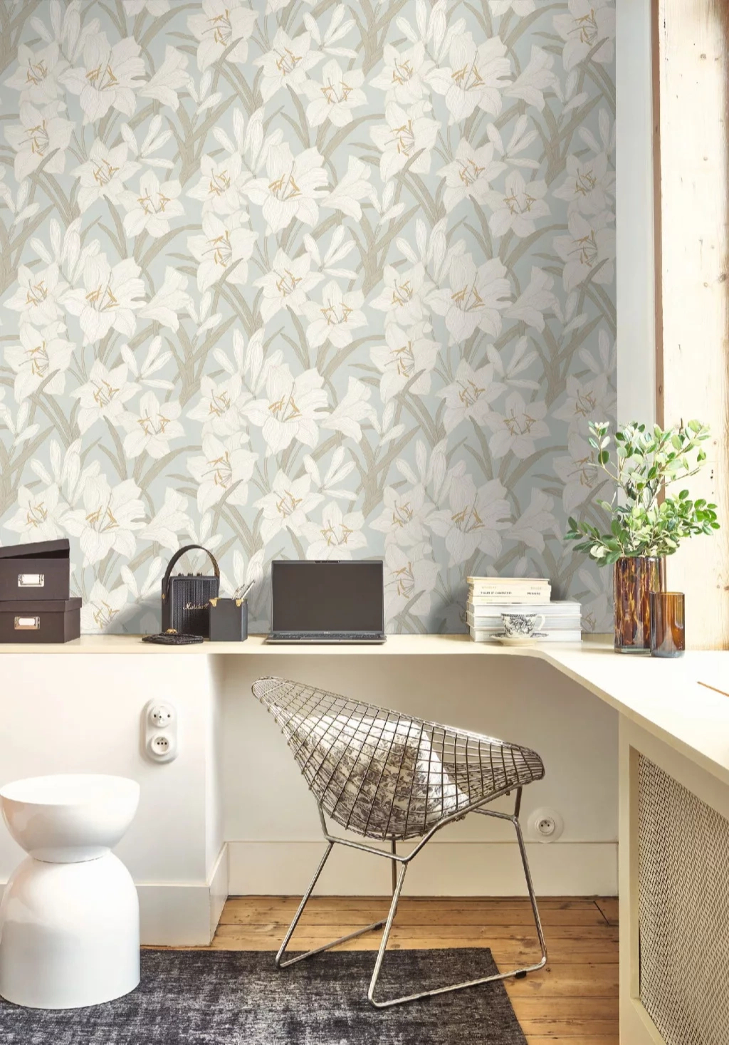Kékesszürke romantikus liliom mintás design tapéta