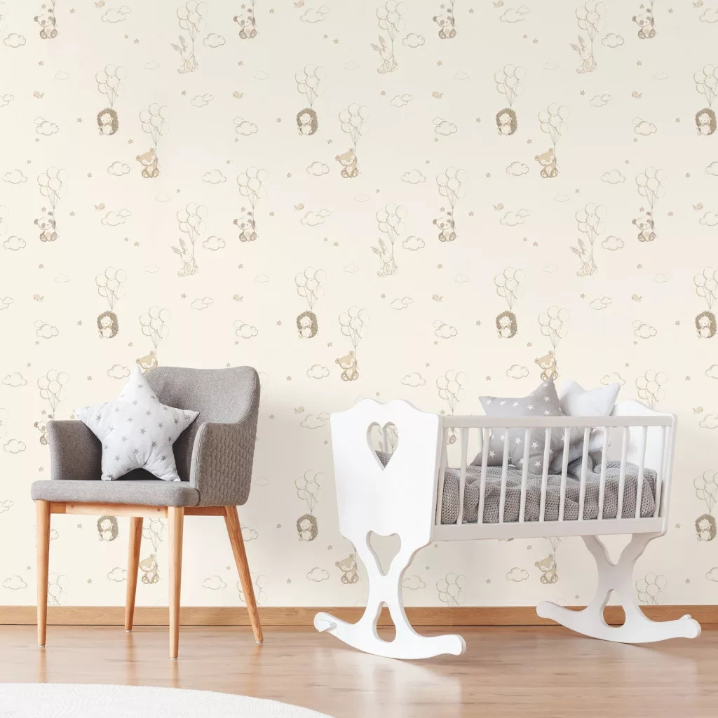 Kisállatok lufikkal a felhők között mintás beige színű gyerek dekor tapéta