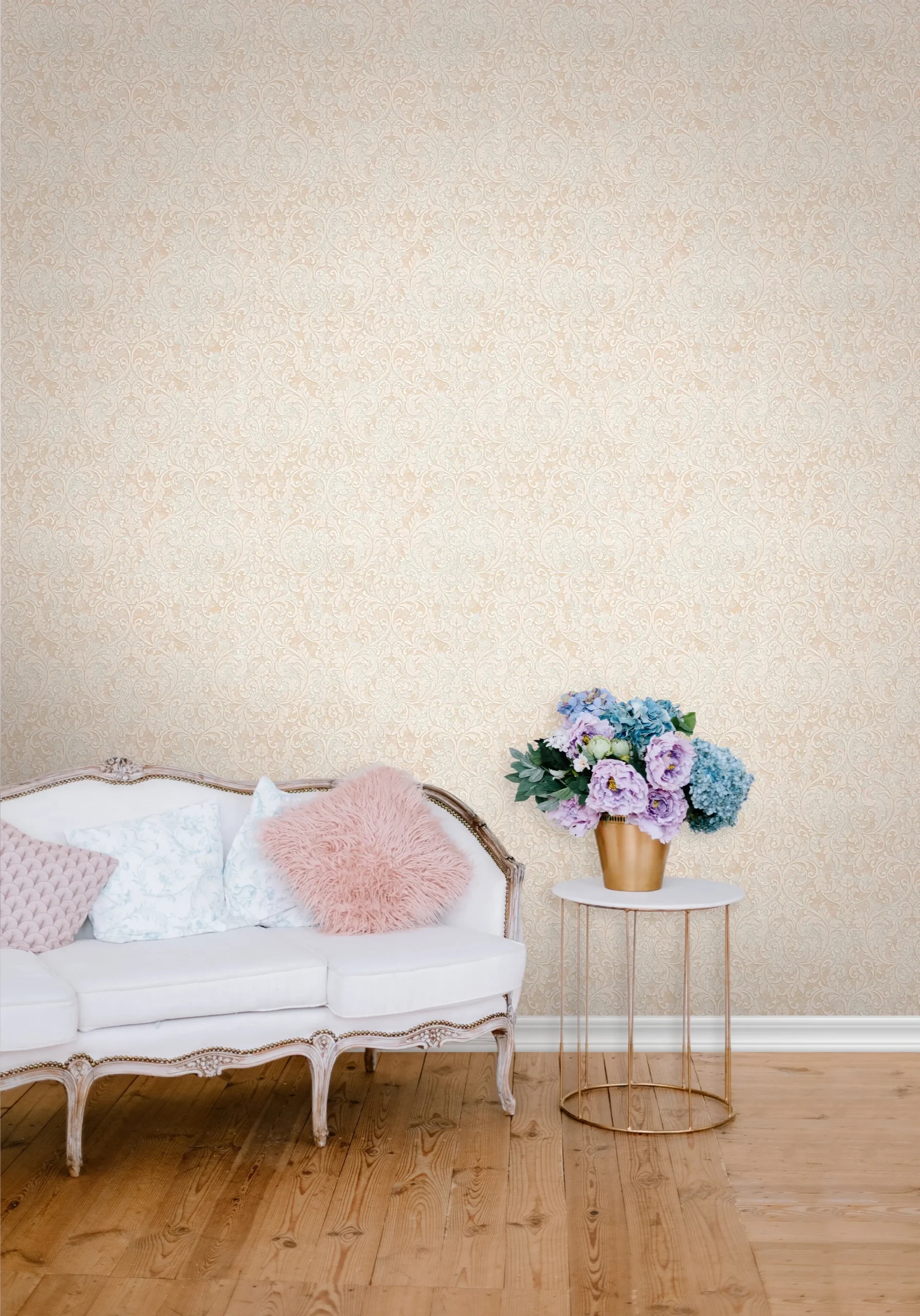 Klasszikus díszes levél mintás tapéta beige színben