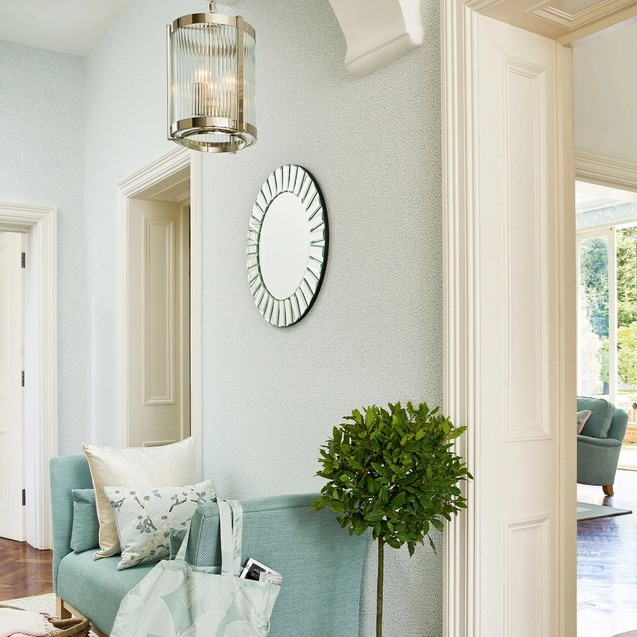 Laura Ashley dekor tapéta leveles inda sziluett mintával kék színben