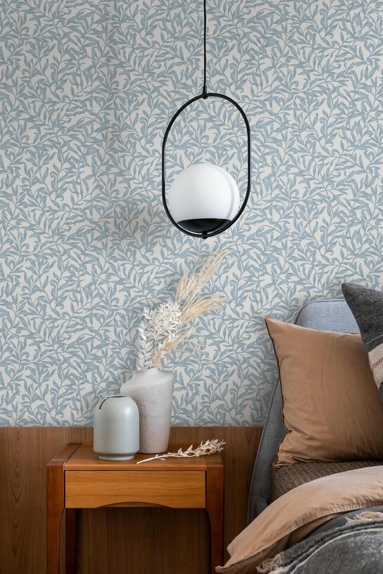 Levél mintás angol stílusú dekor tapéta világoskék színben