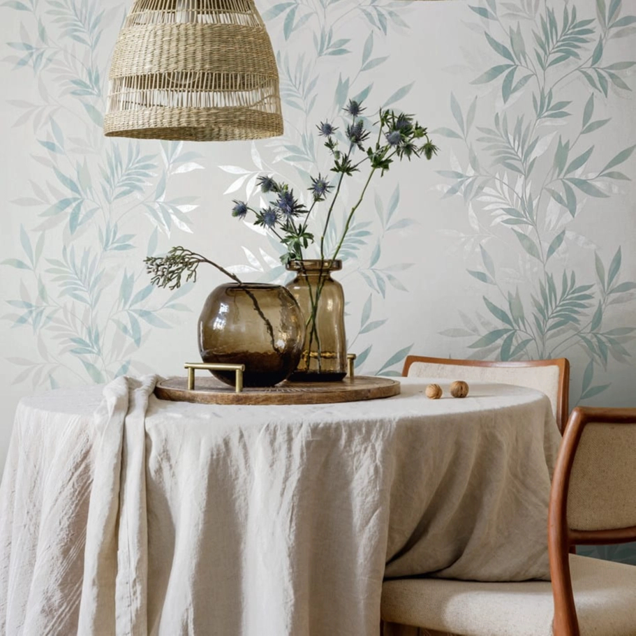 Leveles inda mintás zöld és fényes gyöngyház színű elegáns design tapéta