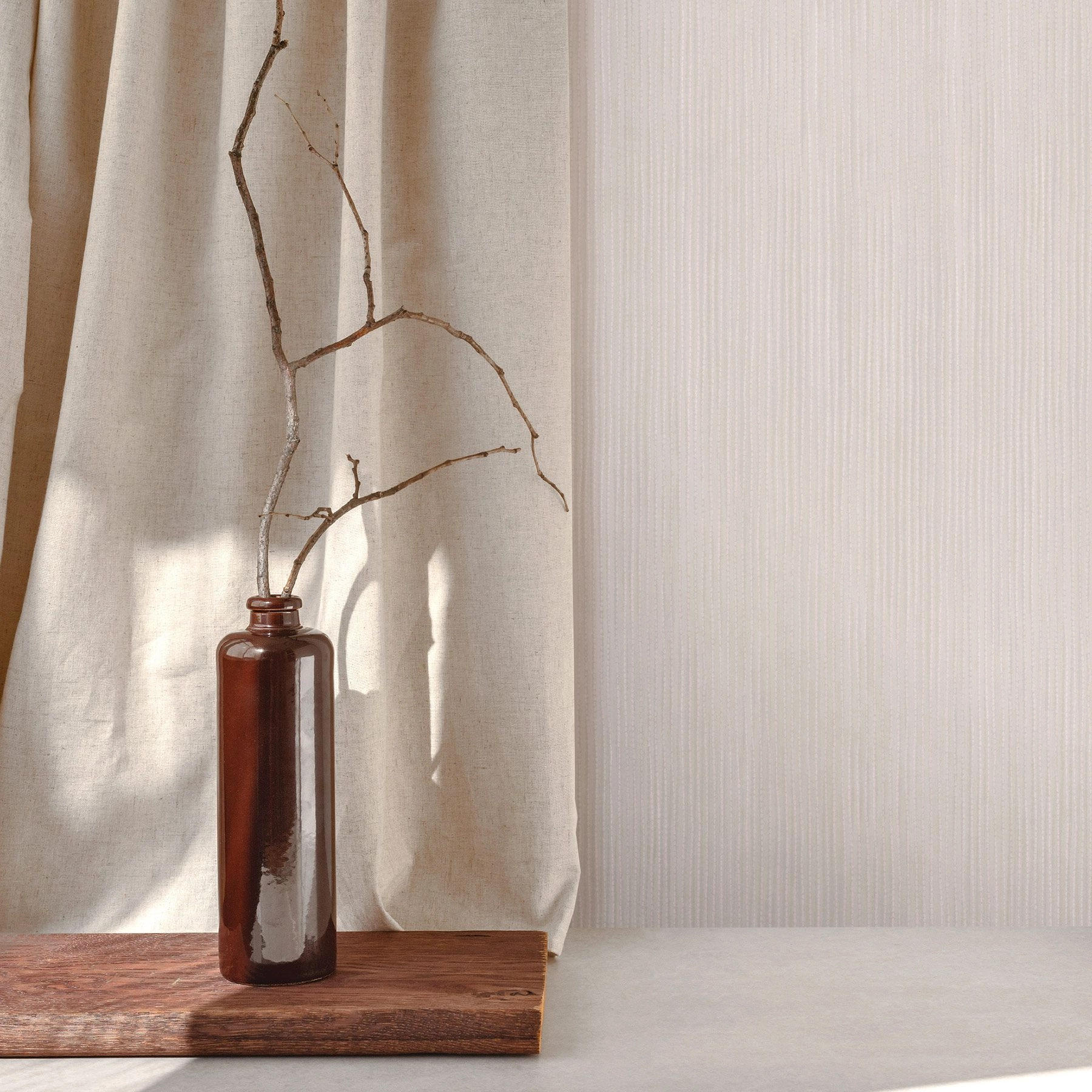 Luxus design tapéta apró vonalas csíkos mintával krém színben