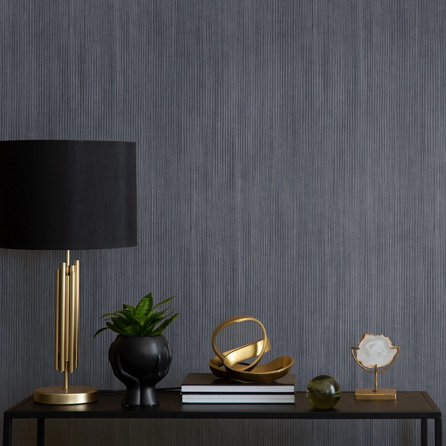 Luxus design tapéta apró vonalas csíkos mintával sötétszürke színben