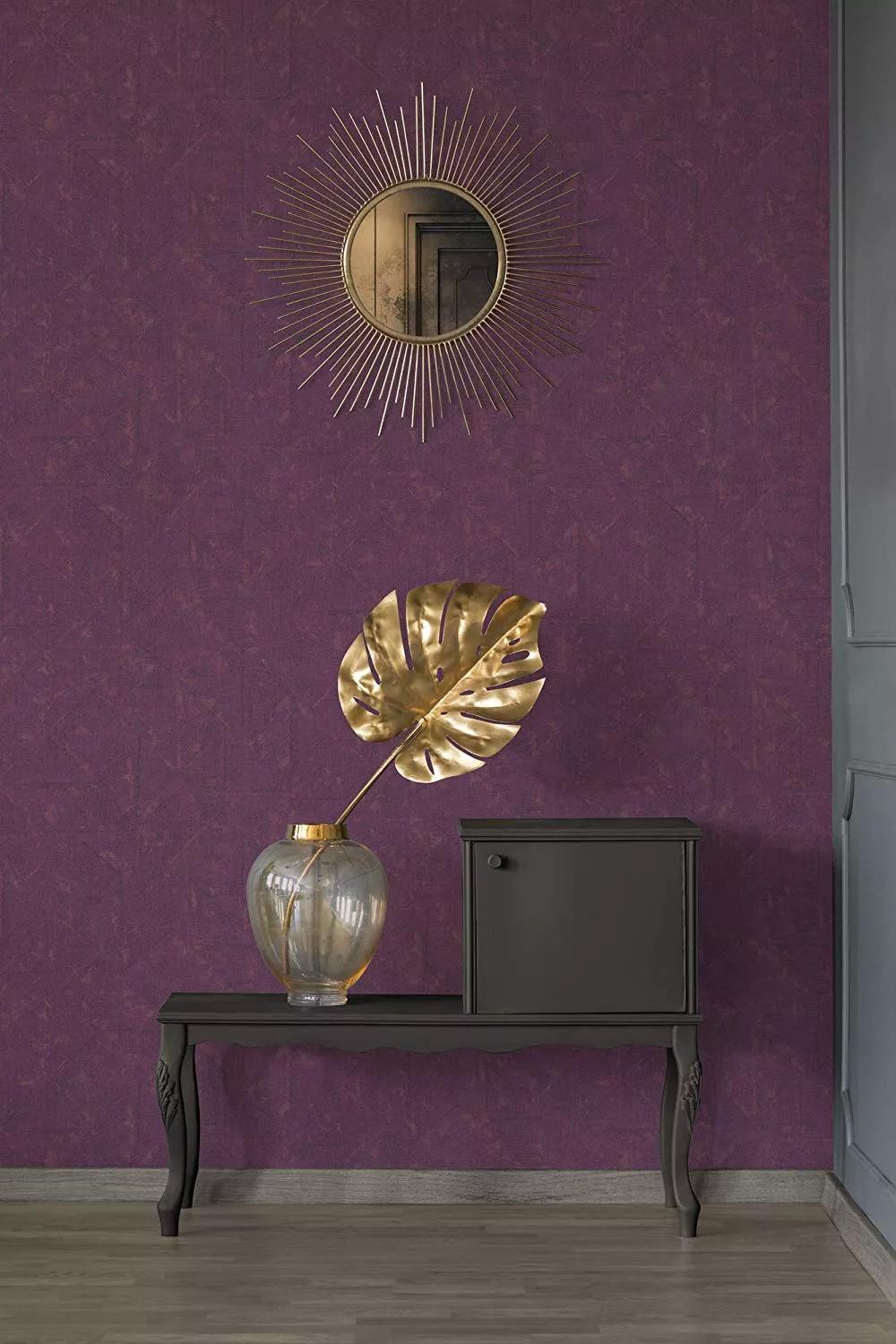 Modern struktúrált felületű tapéta lila színben