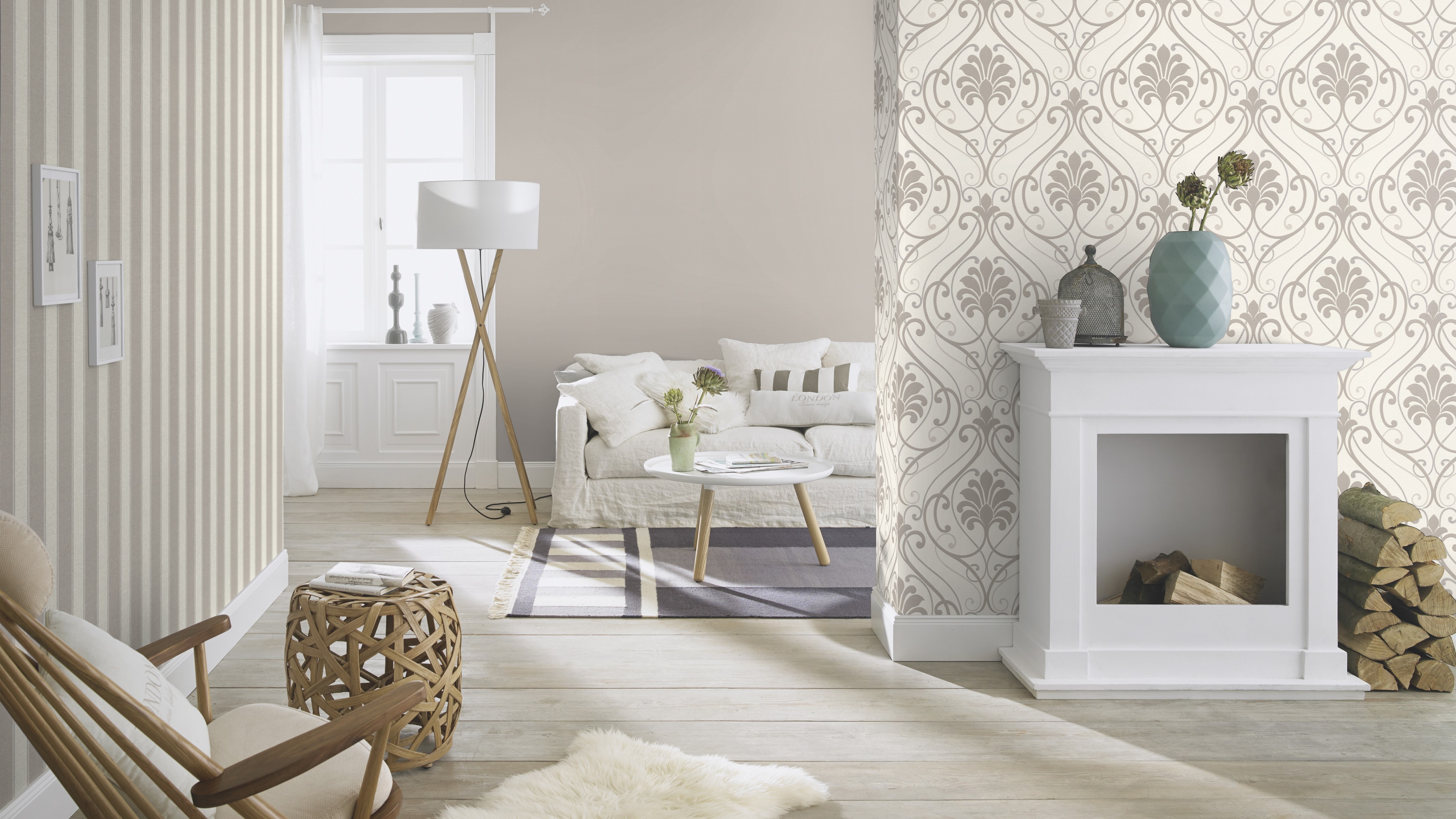 Modern szürkésbeige csíkos mintás tapéta