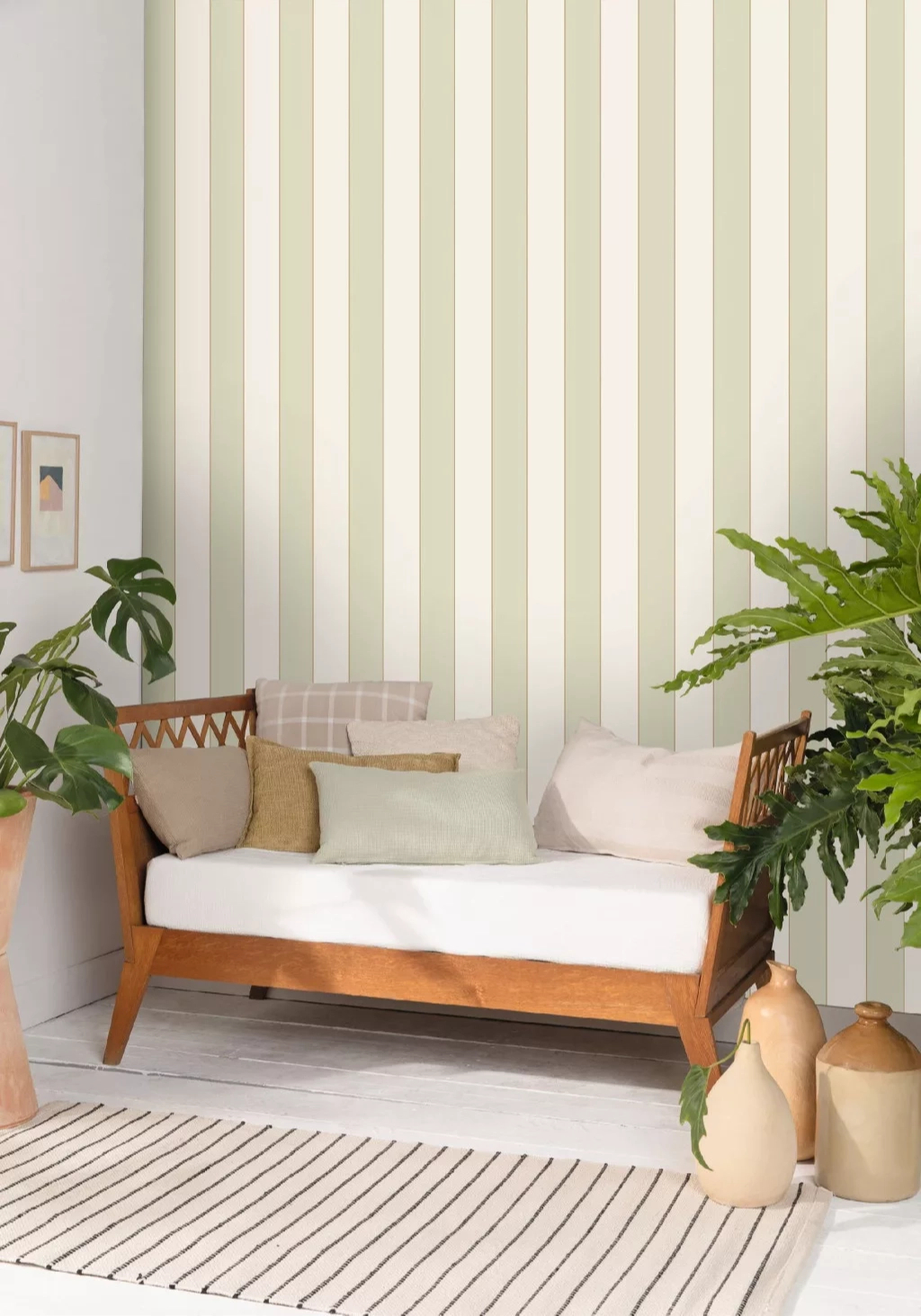 Mosható dekor tapéta csíkos mintával metálos arany és zsályazöld színben