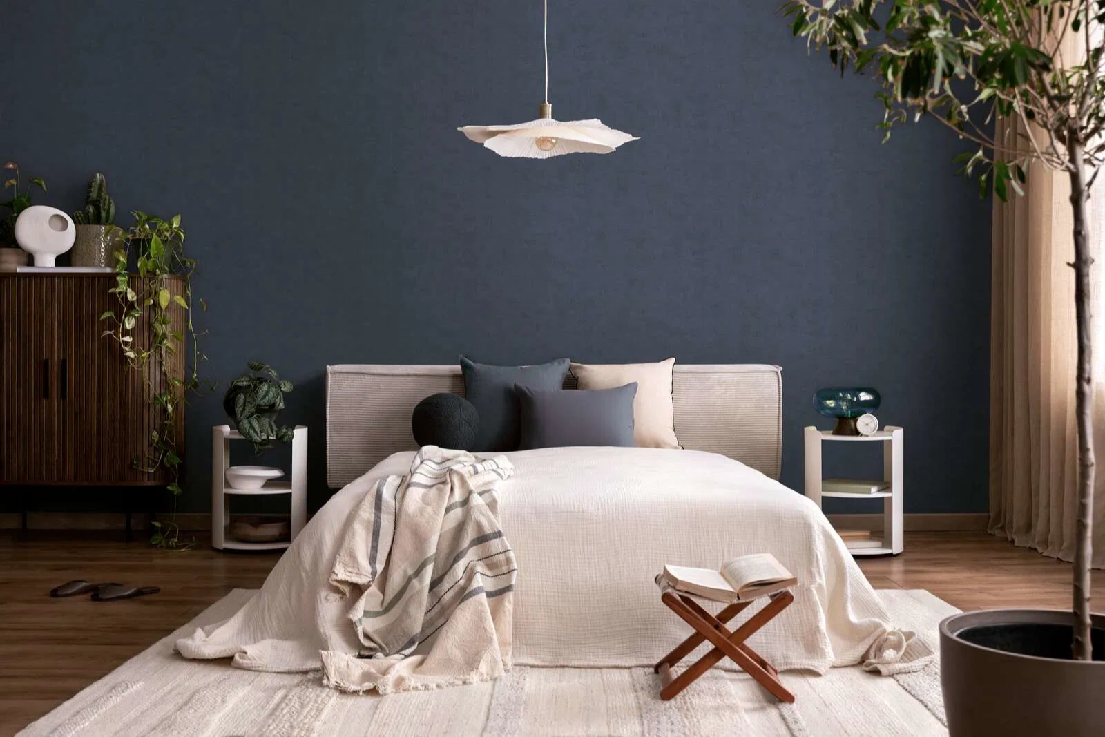 Mosható dekor tapéta koptatott mintával éjjkék színben