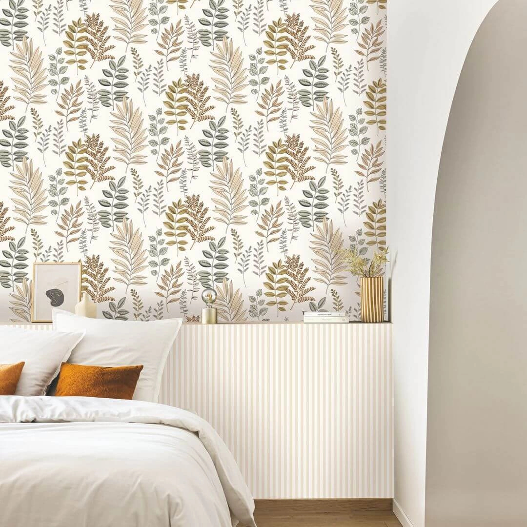 Mosható dekor tapéta törtfehér hátterű barna színes vertikális levél mintával