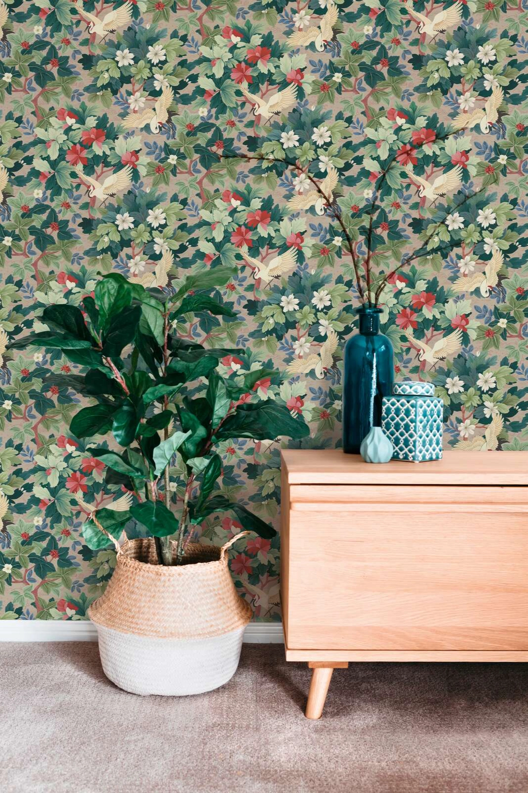 Mosható dekor tapéta virágzó fa és madár mintával zöld és piros színben beige háttéren