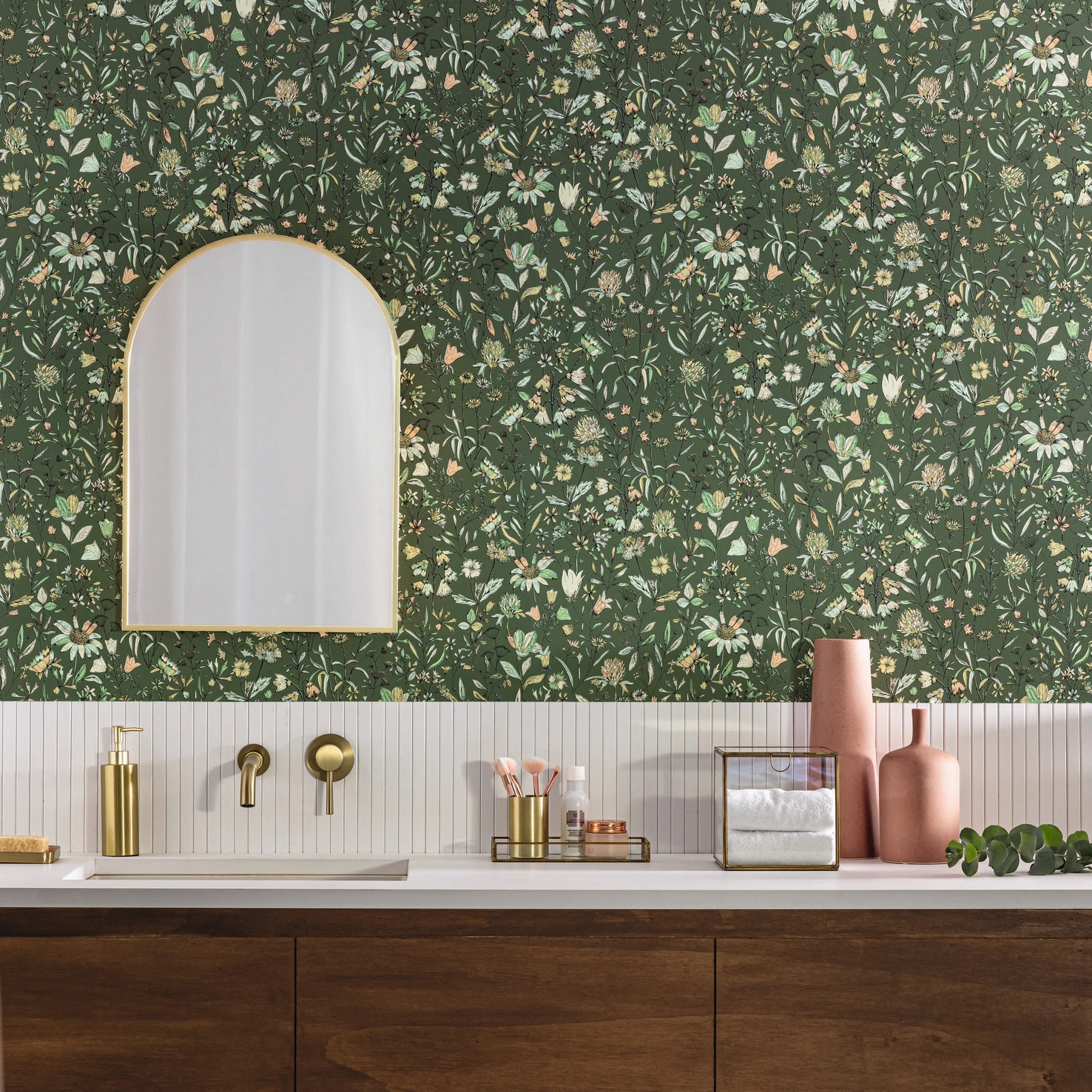 Mosható dekortapéta fametszet hatású sötétzöld hátterű sokszínű mezei virág mintával