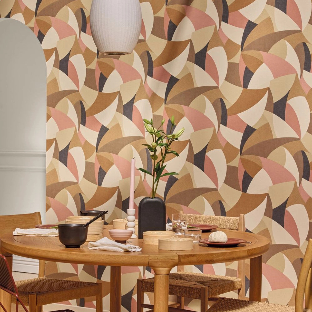 Mosható design tapéta geometriai foltos mintával rózsaszínes barna összhatású színekben