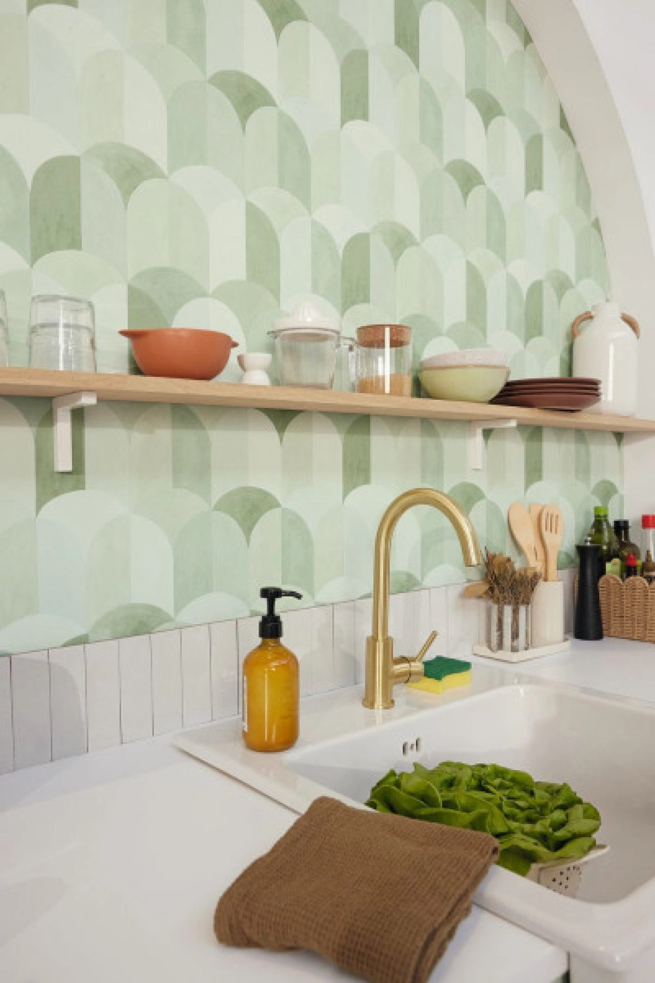 Mosható design tapéta nagy pikkely csempe mintás kék színben