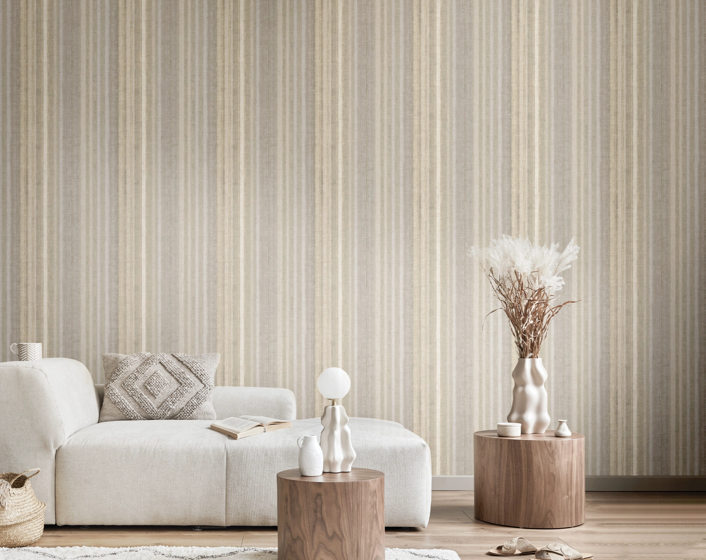 Olasz design tapéta csíkos mintával melegszürke színben