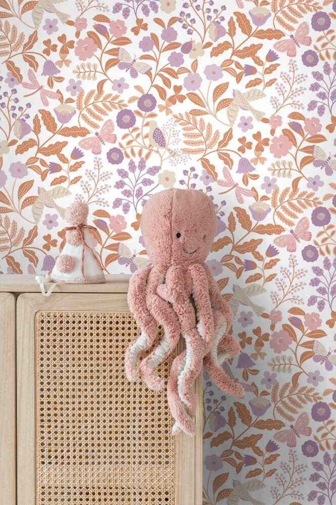 Pillangó és virág mintás pasztel terrakotta és lila gyerek dekor tapéta